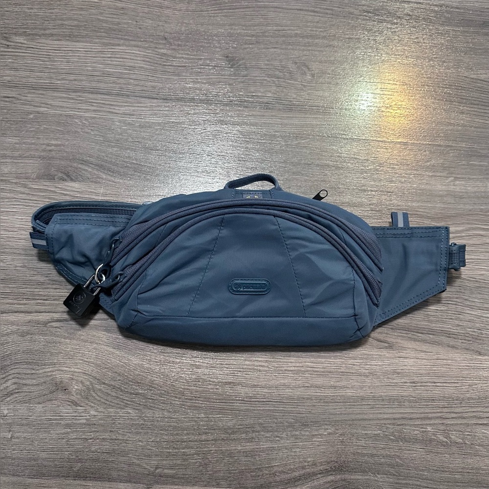 PacSafe Bag Black 100 GII Exomesh Anti Theft / RFID Lock & Keys Hip Sling Pack